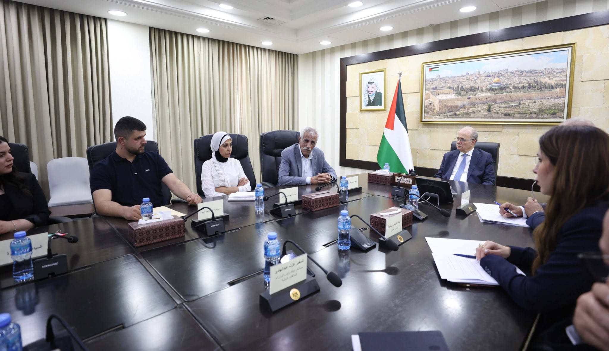 رئيس الوزراء يستقبل رئيس اتحاد الشباب الفلسطيني محرم البرغوثي